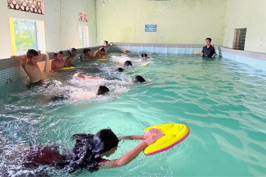 Những lớp học bơi “0 đồng” – gieo yêu thương, giữ an toàn cho trẻ