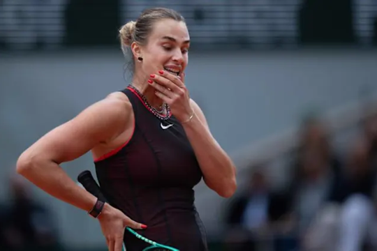 Aryna Sabalenka đòi giải nghệ sau cú sốc thua ngược tại Roland Garros 2026