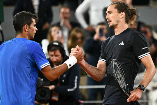 Roland Garros 2026: Zverev và Mensik dập tắt cơn cuồng phong tuổi teen tại tứ kết