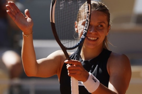 Maja Chwalinska vào bán kết Roland Garros 2026: Hành trình cổ tích của tay vợt không tiền trả khách sạn