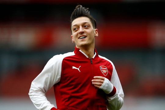 Mesut Ozil và sự lụi tàn của ảo thuật gia cuối cùng trong kỷ nguyên số 10