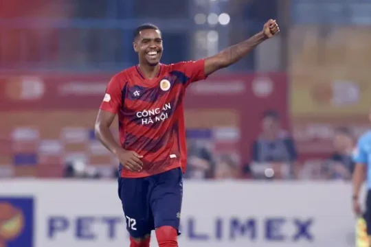 Vua phá lưới Alan Grafite muốn khoác áo tuyển Việt Nam; Becamex TP.HCM rớt hạng V.League