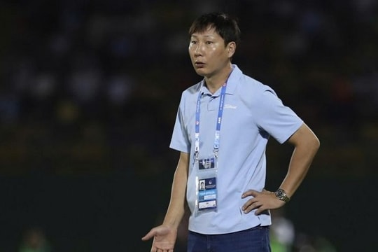 Tuyển Việt Nam trước nguy cơ rời top 100 FIFA và cục diện kịch tính bóng đá nội