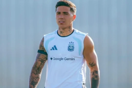 Real Madrid kích hoạt bom tấn Enzo Fernandez, MU đại chiến Man City vì Marc Cucurella