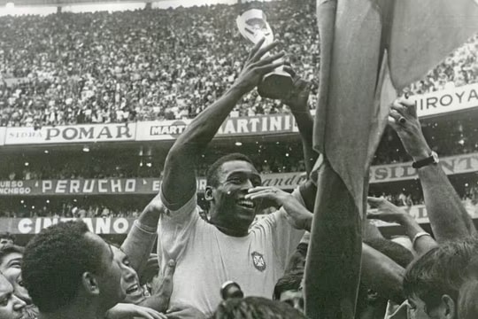 10 huyền thoại vĩ đại nhất lịch sử World Cup: Messi xếp sau 3 vĩ nhân