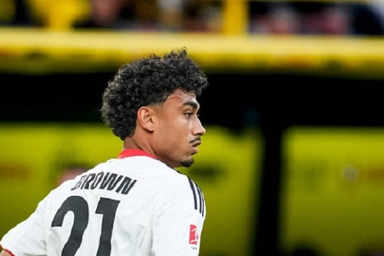 Bayern Munich tiến gần thỏa thuận chiêu mộ Nathaniel Brown: Arsenal rơi vào báo động đỏ