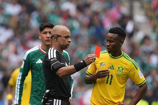 Kỷ lục 3 thẻ đỏ trận khai màn World Cup 2026: Khi công nghệ VAR và luật DOGSO trở thành tâm điểm