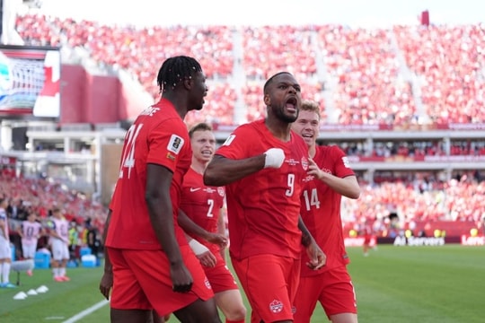 Canada hòa kịch tính Bosnia: Cyle Larin giải cứu chủ nhà, Jonathan David gây thất vọng