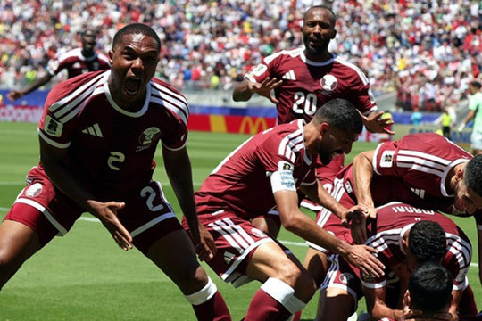 Qatar lần đầu có điểm tại World Cup