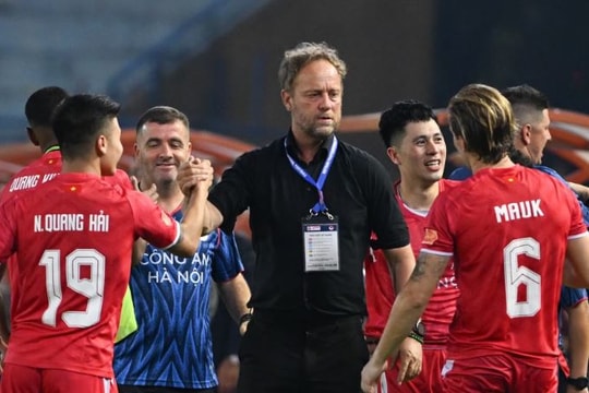 V-League 2025/26: Khi VAR và mặt sân đẹp chưa đủ lấp đầy khán đài