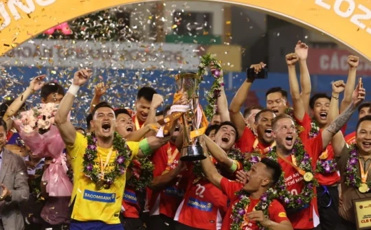 Đánh bại Ninh Bình 2-1, CA TP.HCM lần đầu vô địch Cúp Quốc gia 2025/26