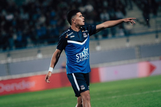 Ragnar Oratmangoen rời FCV Dender trong đợt thanh lọc 13 cầu thủ tại Bỉ