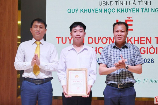 Quỹ Khuyến học, khuyến tài Nguyễn Du khen thưởng 103 học sinh giỏi