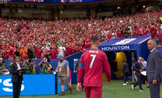Cristiano Ronaldo và khoảnh khắc đơn độc tại Houston sau trận hòa thất vọng của Bồ Đào Nha