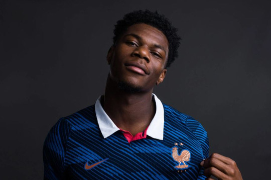 Manchester United nên chiêu mộ Bradley Barcola cùng Aurelien Tchouameni sau World Cup 2026