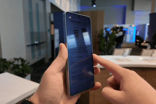 Giải mã Privacy Display trên Galaxy S26 Ultra: Công nghệ màn hình chống nhìn trộm đột phá