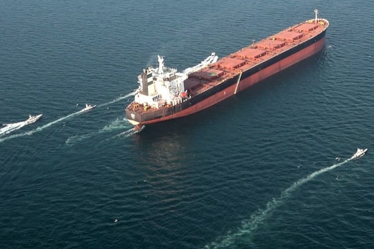 Iran lại đóng eo biển Hormuz