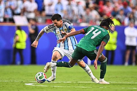 Algeria kiện lên FIFA đòi thẻ đỏ cho Messi sau trận thua Argentina tại World Cup 2026