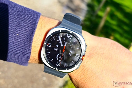 Rò rỉ Samsung Galaxy Watch Ultra 2: Thiết kế mới vuông vức và thay đổi nút bấm đặc trưng