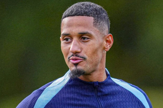 William Saliba cảnh báo tuyển Pháp không được chủ quan trước Iraq tại World Cup 2026