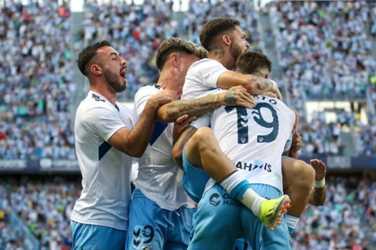 Malaga đánh bại Almeria 2-1, chính thức trở lại La Liga sau 8 năm chờ đợi