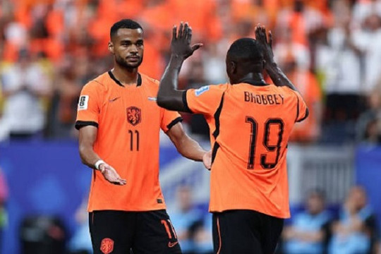 Hà Lan hủy diệt Thụy Điển 5-1: Ronald Koeman tái hiện hình ảnh Cơn lốc màu da cam