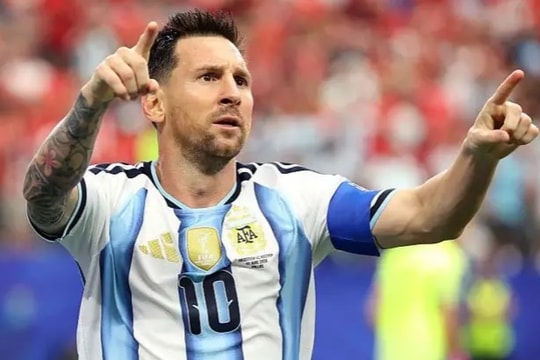 Messi lập siêu kỷ lục 18 bàn thắng giúp Argentina sớm vào vòng 32 đội World Cup