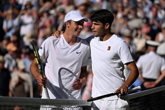 Oliver Tarvet và bài học thay đổi sự nghiệp từ Carlos Alcaraz tại Wimbledon