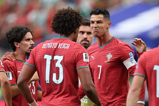 Bồ Đào Nha đè bẹp Uzbekistan 5-0: Cristiano Ronaldo thiết lập kỷ lục vĩ đại tại World Cup