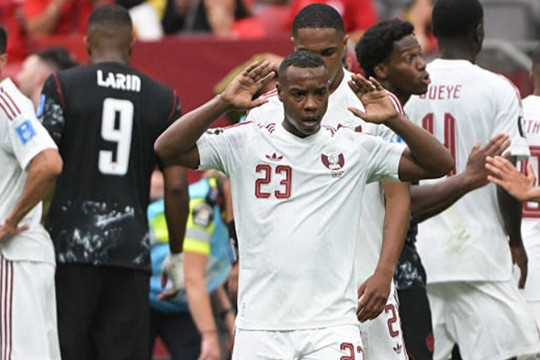 FIFA treo giò Assim Madibo 5 trận sau pha vào bóng khiến Ismael Kone gãy chân