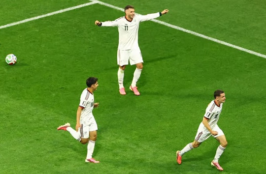 Mexico đè bẹp CH Séc 3-0: Kỷ lục lịch sử của Ochoa và nỗi đau Tomas Soucek