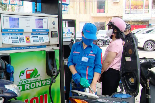 Giá xăng dầu hôm nay 27/6: RON95 duy trì mức giá 19.910 đồng/lít