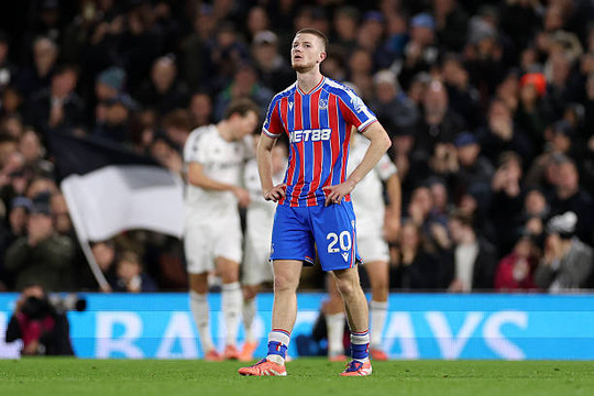 Liverpool từ bỏ Adam Wharton để chọn Lucas Bergvall: Bước ngoặt chiến thuật và tài chính