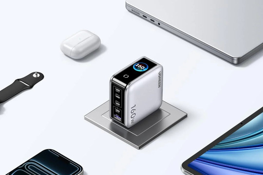 Ugreen Nexode Pro 160W: Bộ sạc 5 cổng tích hợp màn hình thông minh chính thức ra mắt toàn cầu