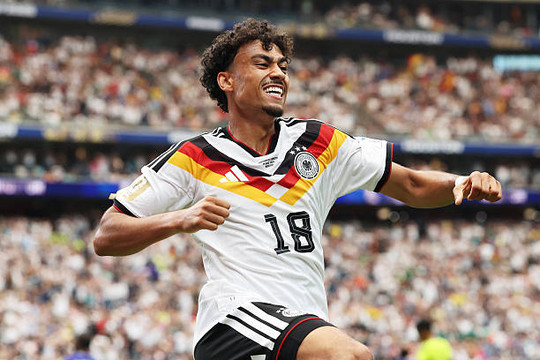 Bayern Munich chiêu mộ Nathaniel Brown: Cú áp phe 55 triệu euro trước MU và Arsenal