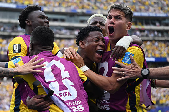 Ecuador ngược dòng hạ Đức 2-1: Địa chấn tại New York New Jersey