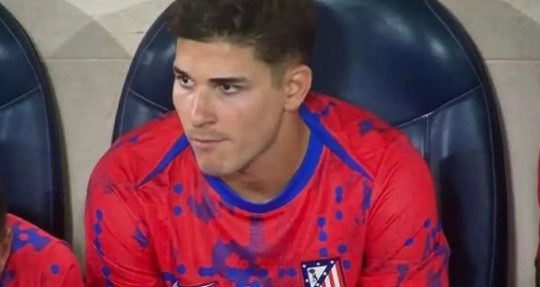 Atletico Madrid từ chối đề nghị 100 triệu euro từ Barcelona cho Julian Alvarez