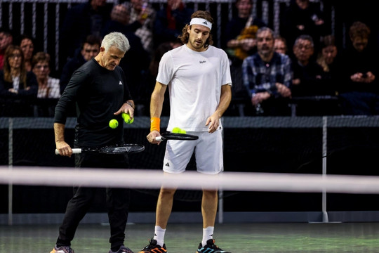 Stefanos Tsitsipas sa thải cha ruột: Canh bạc cuối cùng để cứu vãn sự nghiệp trước thềm Wimbledon