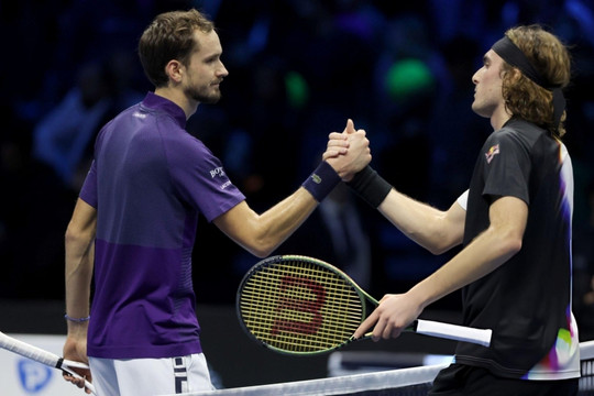 Medvedev tin Tsitsipas sẽ trở lại đỉnh cao: Đẳng cấp Grand Slam không dễ mất đi