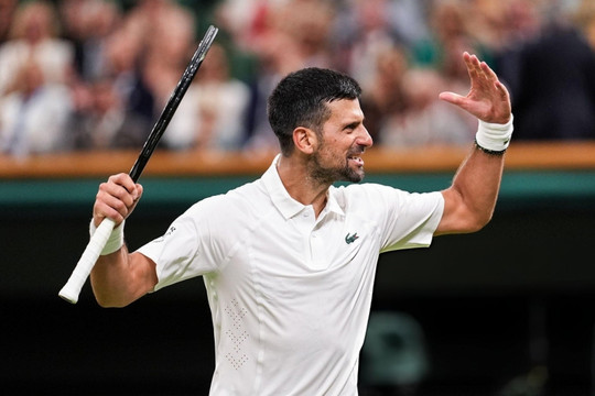 Wimbledon 2026: Novak Djokovic và Jannik Sinner nhọc nhằn vượt ải ngày khai màn