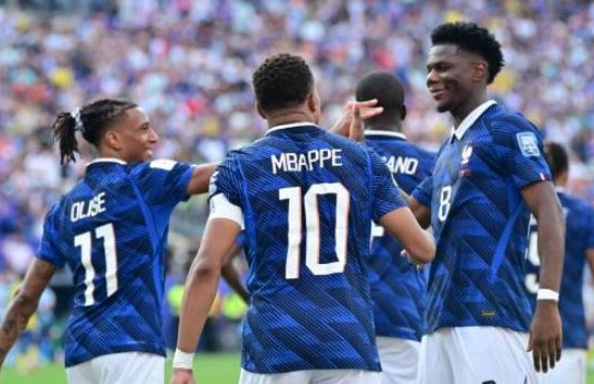 Pháp đè bẹp Thụy Điển 3-0: Mbappe đi vào lịch sử, Olise thiết lập kỷ lục mới