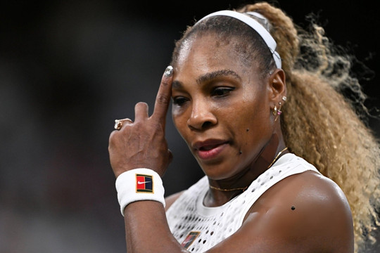 Serena Williams dừng bước sớm tại Wimbledon 2026: Màn tái xuất kịch tính và tranh cãi ở tuổi 44