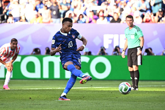 Kylian Mbappe sút tung lưới Paraguay đưa Pháp vào tứ kết World Cup 2026