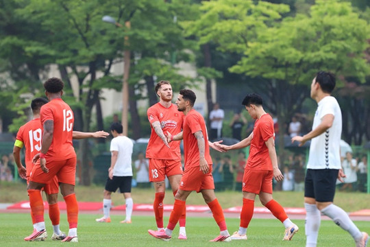 Tuyển Việt Nam thắng hủy diệt 6-0: Khi vũ khí mới nhập tịch lên tiếng