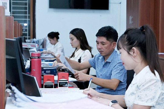 Hà Tĩnh áp dụng mức hỗ trợ đặc thù đối với cán bộ trung tâm phục vụ hành chính công