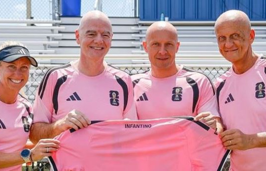 Gianni Infantino bảo vệ trọng tài World Cup 2026 trước sức ép từ ông Trump