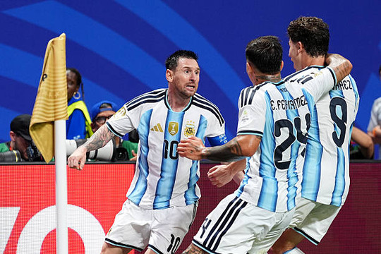 Argentina ngược dòng không tưởng 3-2 trước Ai Cập để vào tứ kết World Cup 2026