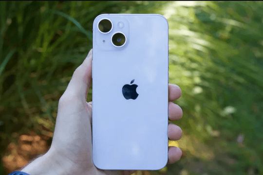 iPhone 14 chính thức rời kệ hàng Việt: Dấu chấm hết cho kỷ nguyên cổng Lightning tiêu chuẩn