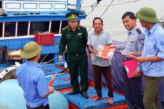 Trước ngày tăng xử phạt vi phạm khai thác thủy sản: Các ngành, địa phương đẩy mạnh tuyên truyền