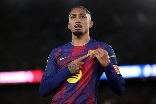 Raphinha khước từ mức lương gấp 4 lần tại Al Hilal để tiếp tục gắn bó với Barcelona